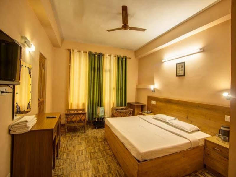 Kalinga Grand Hotel Manāli Kültér fotó