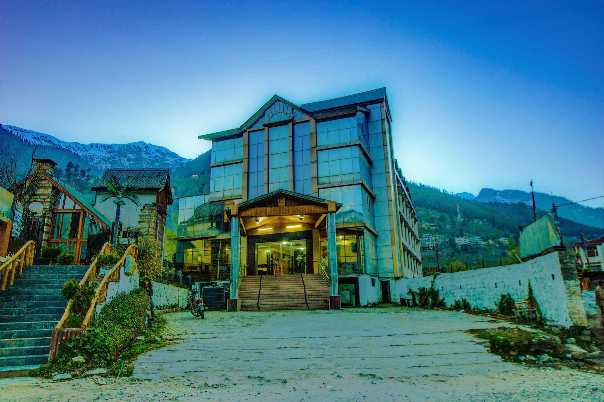 Kalinga Grand Hotel Manāli Kültér fotó