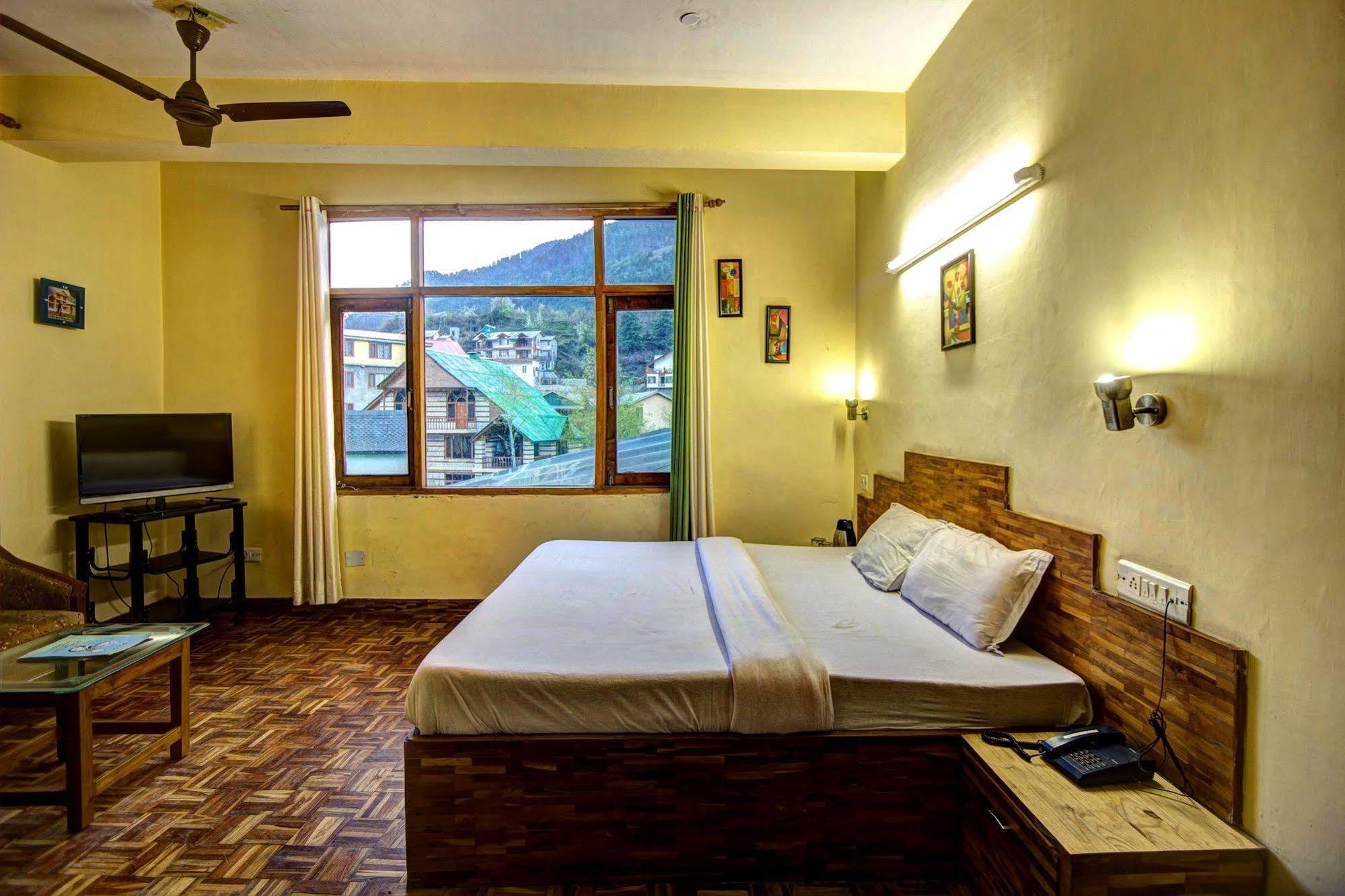Kalinga Grand Hotel Manāli Kültér fotó