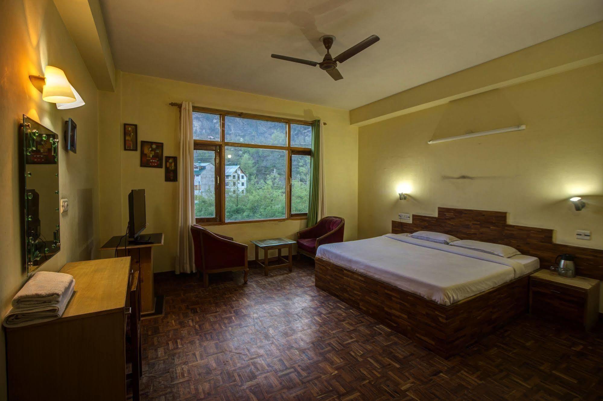 Kalinga Grand Hotel Manāli Kültér fotó
