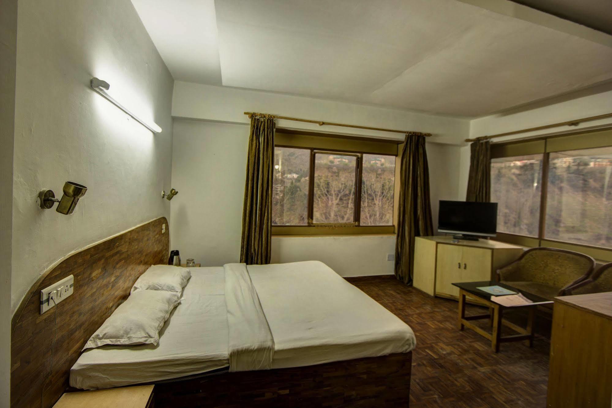 Kalinga Grand Hotel Manāli Kültér fotó