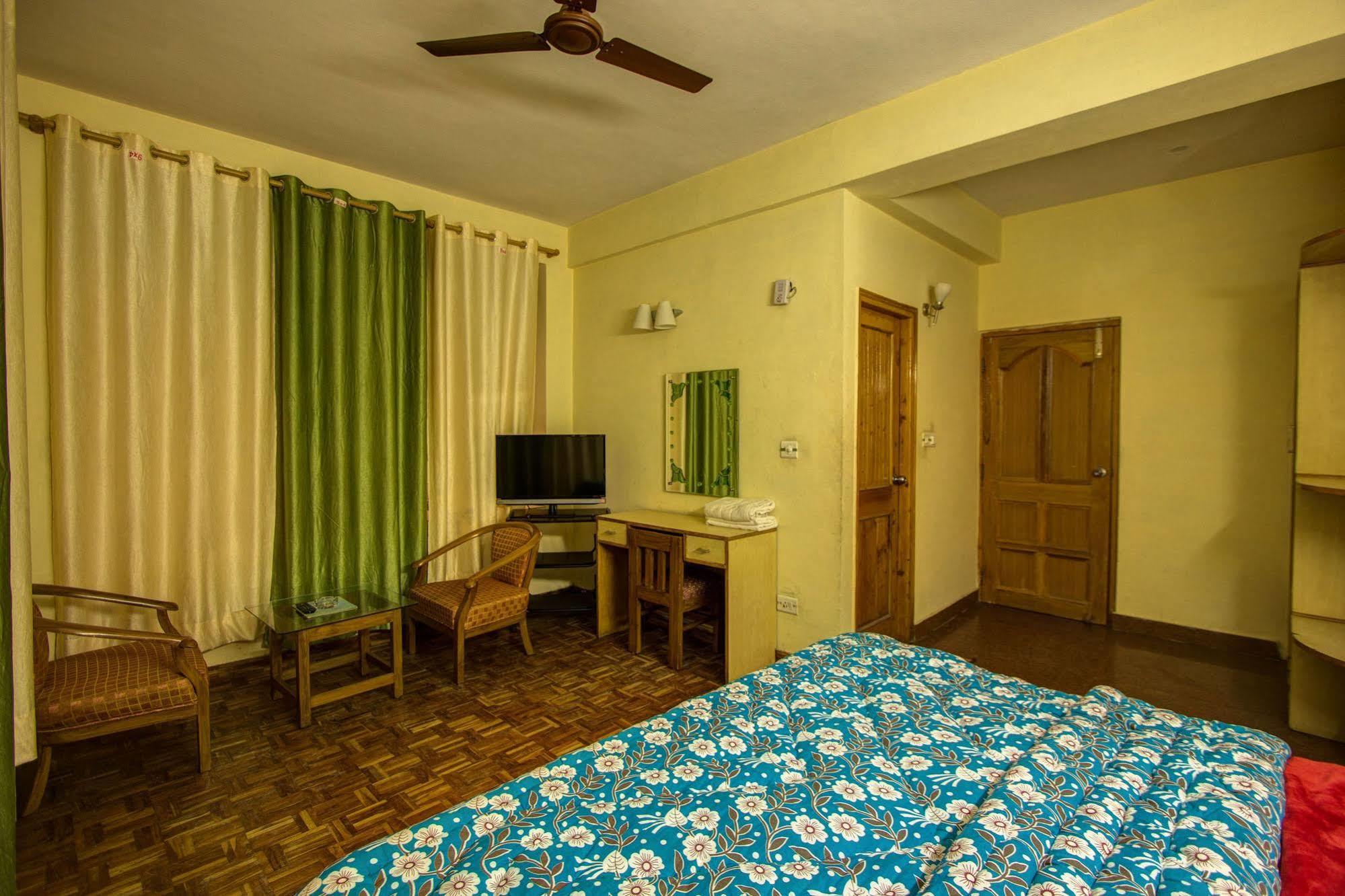 Kalinga Grand Hotel Manāli Kültér fotó
