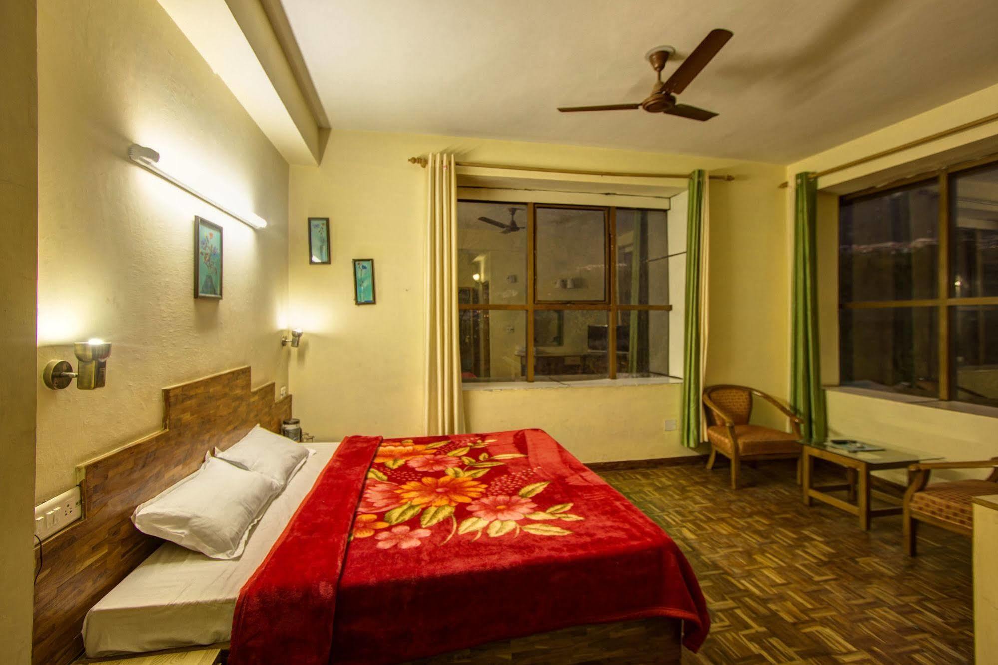 Kalinga Grand Hotel Manāli Kültér fotó
