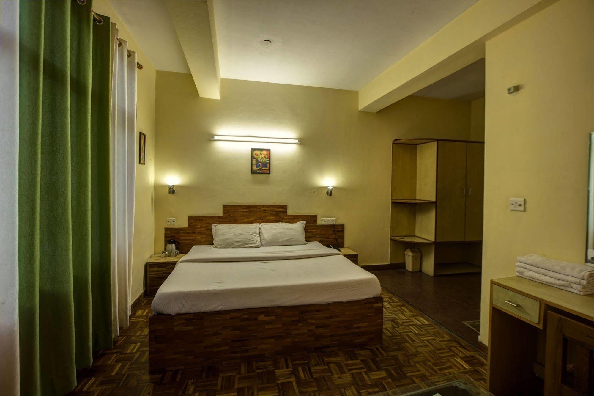 Kalinga Grand Hotel Manāli Kültér fotó