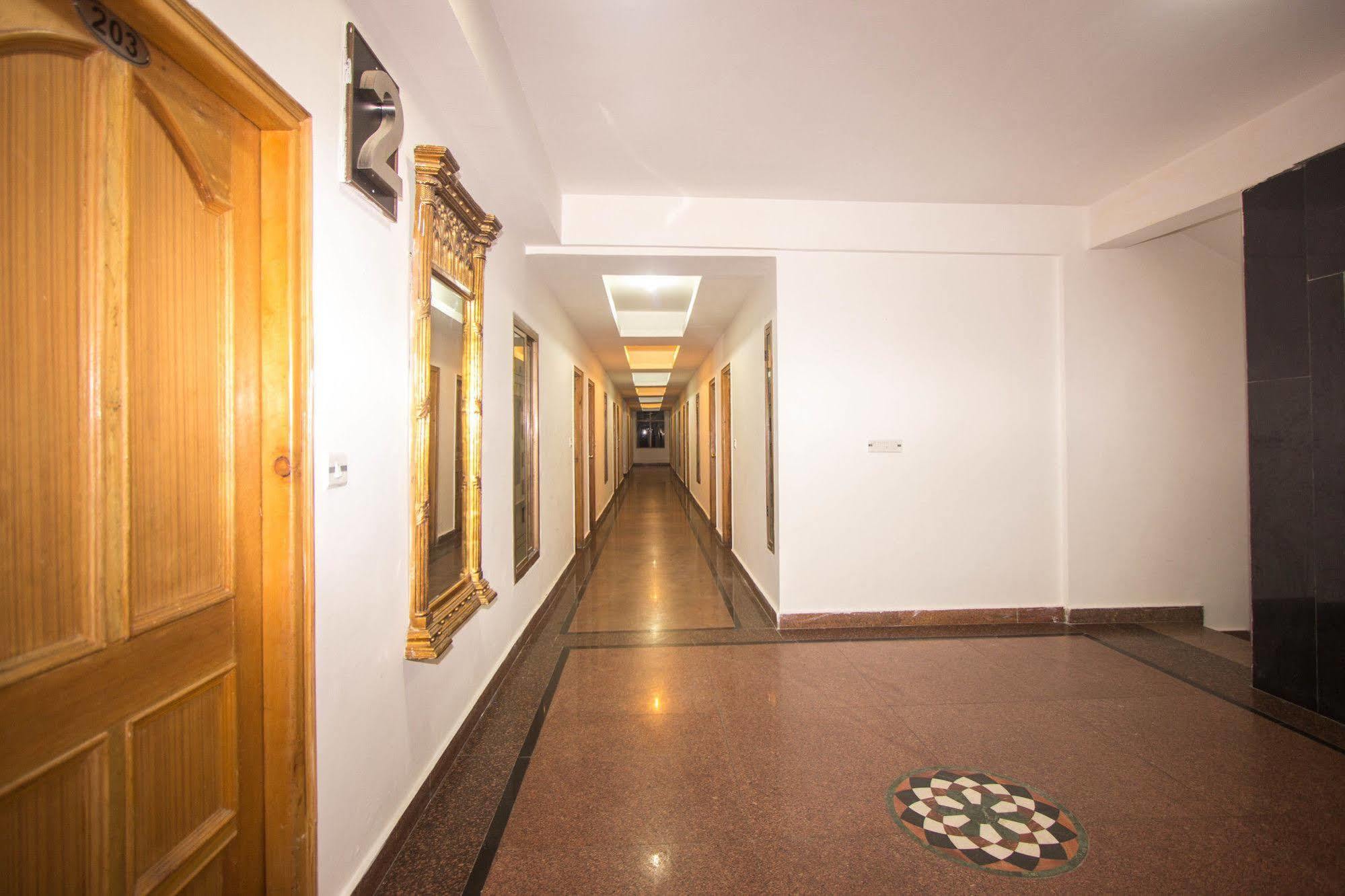 Kalinga Grand Hotel Manāli Kültér fotó