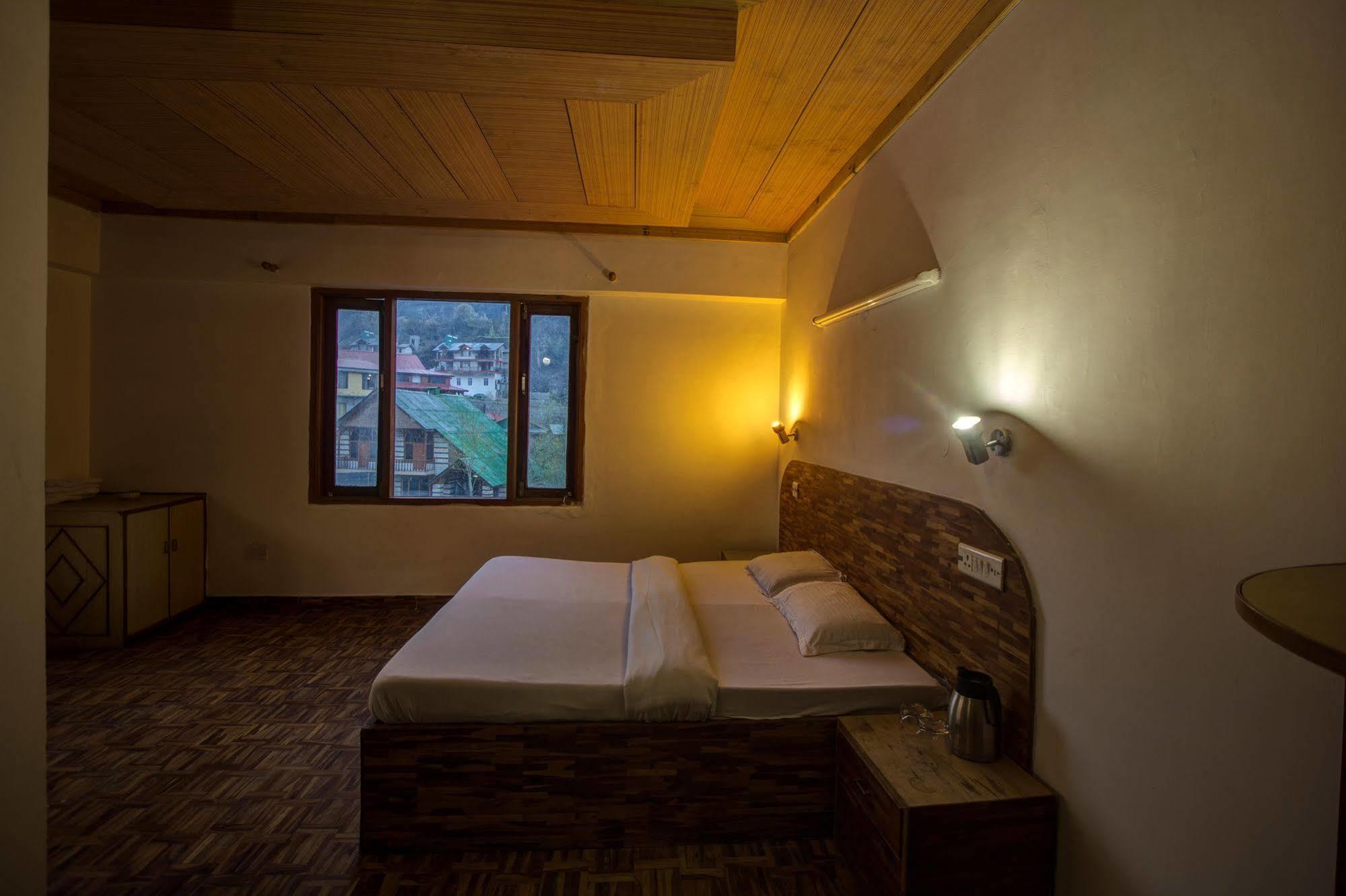Kalinga Grand Hotel Manāli Kültér fotó