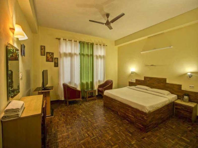 Kalinga Grand Hotel Manāli Kültér fotó